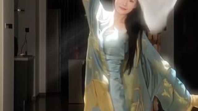 #舞蹈 “何必苦诉非春时，我来之时便是春”#国风变装 #伯虎说 #氛围感 #国风