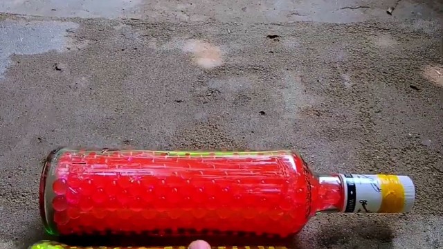 楼梯滚瓶子爆破解压时刻