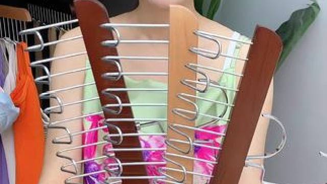 八钩衣架可以同时收纳8件内衣或者吊带，方便好用拿取也一目了然#衣橱整理  #整理收纳