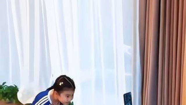 不愧是大魔王王楠的教育观，从小就培养女儿坚毅性格独立自强，乒乓道路也是一路成长！#王楠#王楠女儿