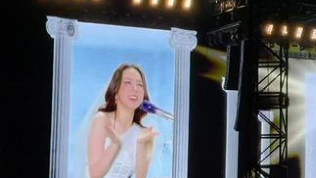 是谁还没有收到#邓紫棋 的金鱼嘴连环飞吻#邓紫棋巡演日记  #万人合唱 #郑州