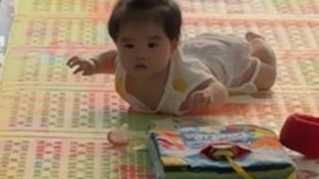 一脸懵逼#人类幼崽迷惑行为大赏 #萌娃日常 #尿不湿大侠 #精力旺盛的宝宝