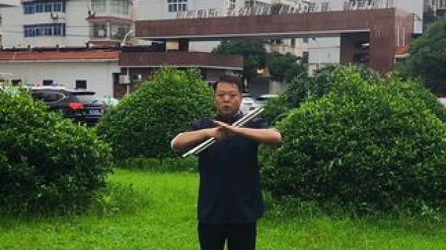 #晨训打卡 #三节棍 #强身健体 
#知行合一 #发扬传武精神