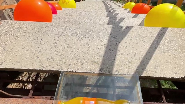 楼梯滚瓶子爆破解压时刻