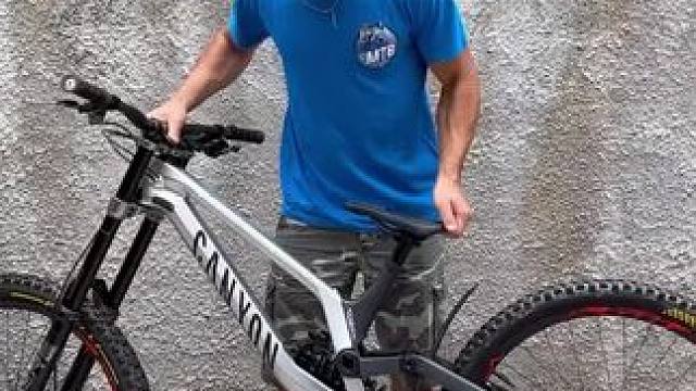 车架卡山芋蛮#山地车速降 #双轮驱动bike #骑行city不city #极限运动 #山地车