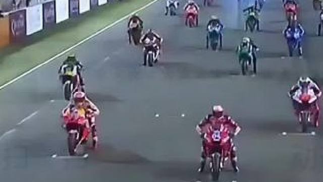 #motogp #摩托车比赛 #贴地飞行 #93号马奎斯 #专业动作请勿模仿