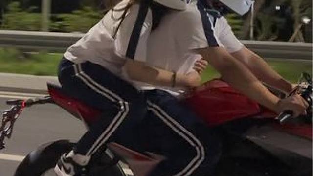 这个夏天 有惊喜 有心动 有人陪我吹晚风#机车 #情侣 #赛550s