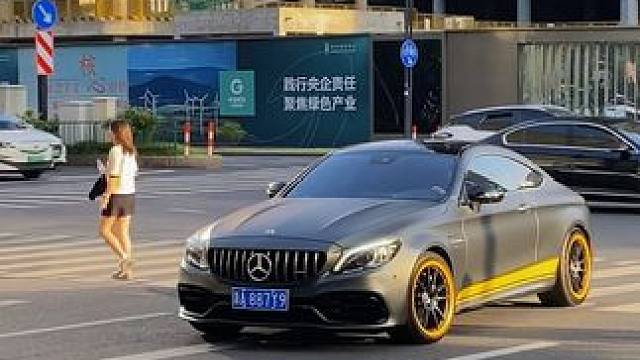 奔驰amg c63 多听听这8缸的煮水声吧，以后很难听到了#v8声浪 #奔驰amgc63 #奔驰c6