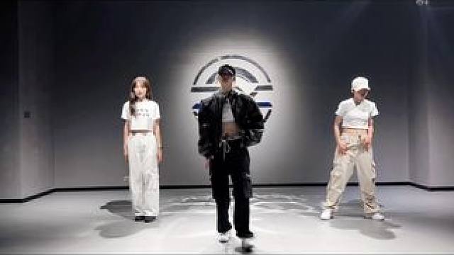 被回归的小明老师帅到了！！