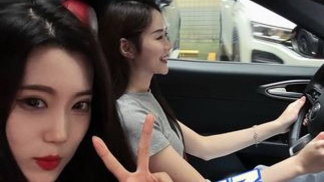 艾特你好兄弟，叫他努努力！#终于坐上闺蜜的副驾了#转场#手握方向盘的女孩子 #又美又飒