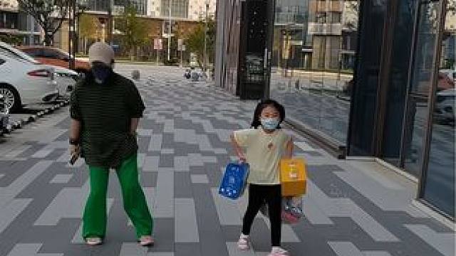 王楠一家四口的那些幸福时光，魔王也跟孩子们打成一片，陪伴一路欢乐成长#王楠#王楠女儿