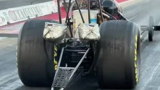 有人说，零百3秒多也不快啊
#直线加速赛 #专业动作请勿模仿 #是时候展现真正的技术了 #比赛现场 