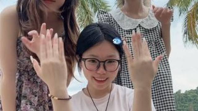 暑假和老闺们见面的第一件事情就是录抖舞