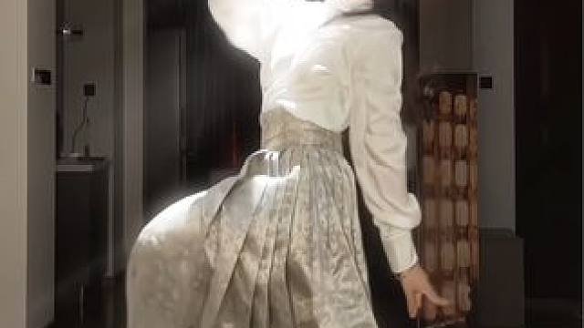 #舞蹈 独自站在那三尺红台 等你来为我喝彩#国风 #马面裙 #赐我