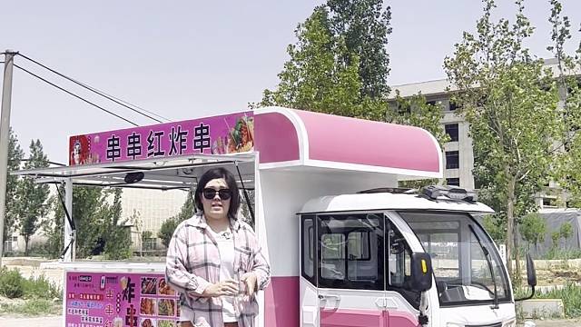 小姐姐的串串三轮餐车真好看