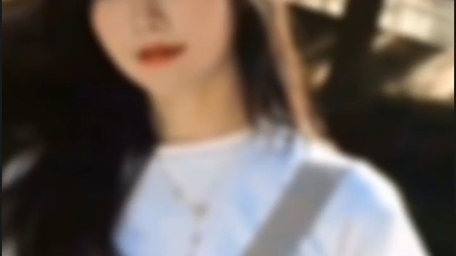 樱花树下站谁都美，我的爱给谁都热烈