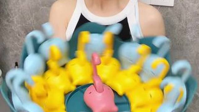 这个按压式小猫挂钩，性价比真的是绝了，真空吸附的#免打孔 ，承重力也嘎嘎好， 还可以随便换位置，不留