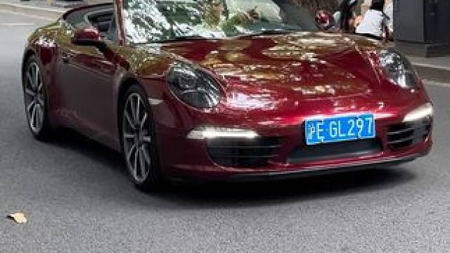 天气开始热了 估计后面敞篷白天会越来越少 保时捷911 帅呀 #街拍豪车 #dou是好车 #保时捷9