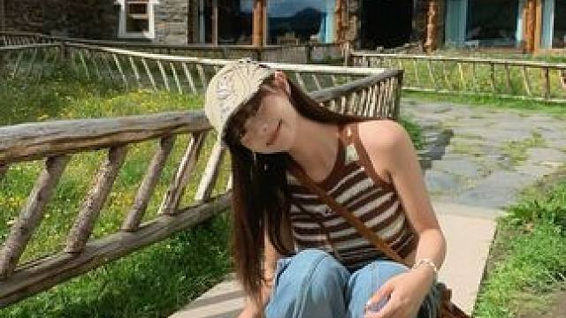 大自然里随意又活力的姿势快来学！ #拍照姿势 #在川西感受自由的风