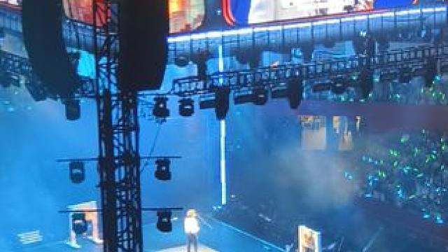 《铁皮火车不停开》
#十个勤天 #种下一个未来十个勤天巡回演唱会 #蒋敦豪