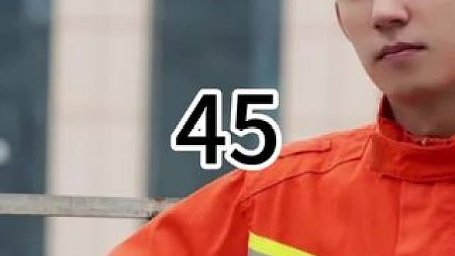 #他从火光中走来 #黄景瑜 #你可以永远相信中国消防 #因为一个片段看了整部剧 #好剧推荐  当森林消防的林陆骁第一次遇到大型山火，危险也向他悄悄逼近