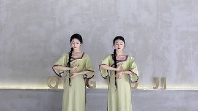 红烛摇曳 拜明月，知我心有千千结 