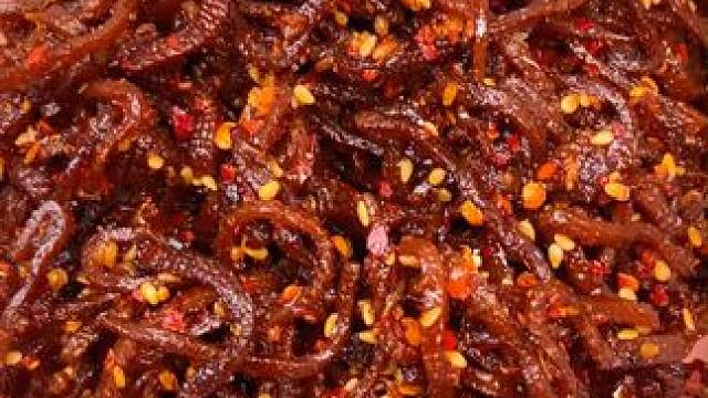 喜欢吃辣的一定要试试这个灯影豆腐丝，纯辣不带一点甜味，越吃越辣，越辣越想吃#好吃到停不下来 #追剧小