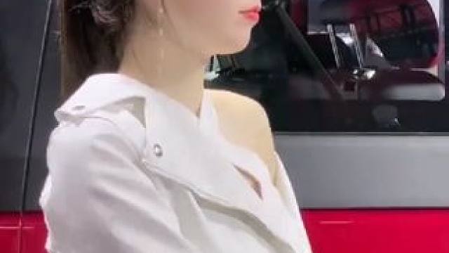 #模特美女 #街拍美女 #邻家女孩 #车模 #全网笑容最治愈女孩