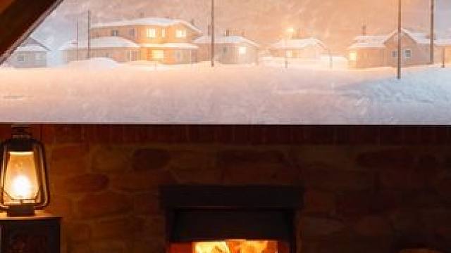 风雪交加的夜晚，住在这个舒适的村庄小屋，这里可以放松入眠 #白噪音 #助眠视频 #解压助眠