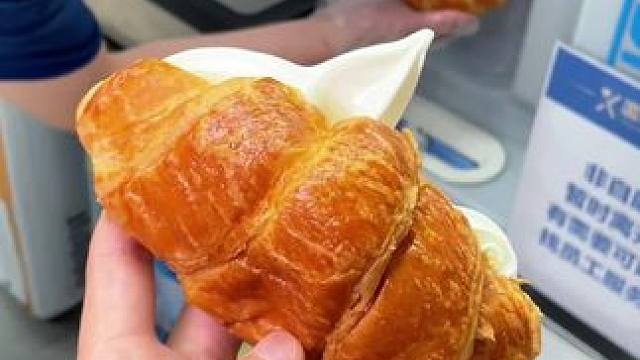 当你的好兄弟在冰淇淋店打工#上海 #冰淇淋 #寻味街边小吃