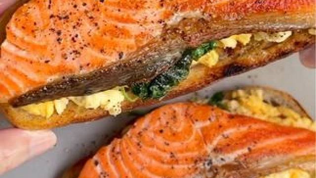 高蛋白轻食早餐｜三文鱼鸡蛋菠菜开放三明治#我的厨房日记 #早餐吃什么 #动手自己做美食 #属于夏天的