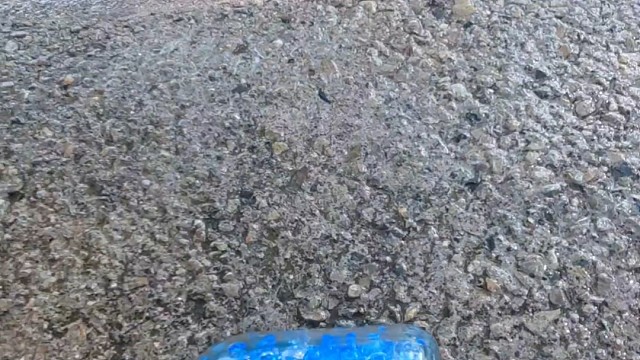 楼梯滚瓶子爆破解压时刻