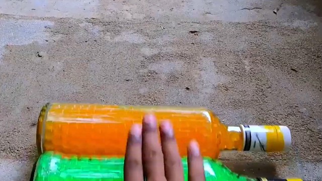 楼梯滚瓶子爆破解压时刻