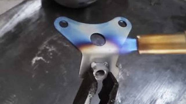 发蓝究竟发了什么？用喷枪持续灼烧金属工件，有趣的现象发生了 #知识 #金属表面处理 #科普一下 #机