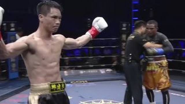 中国的硬汉，邱建良重拳打服对手。 