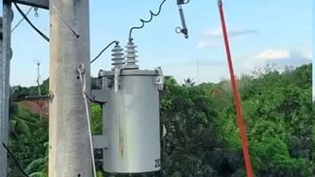 厉害的电工和工具 #电工 #电工接线 #水电工 #危险动作请勿模仿 #接线