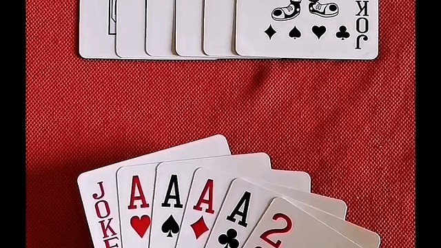 先出四个尖，再出一个大王，再出一张二就走了