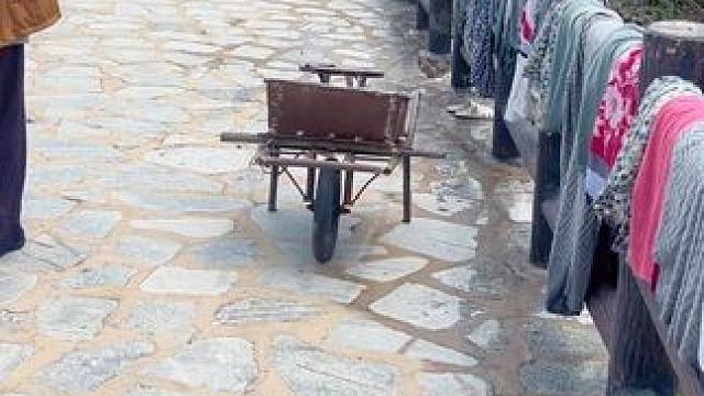 在这洗衣服真好，省水省电，还能呼吸新鲜空气～#清凉避暑好去处 #行走山水间 #山间小溪 #无污染原生