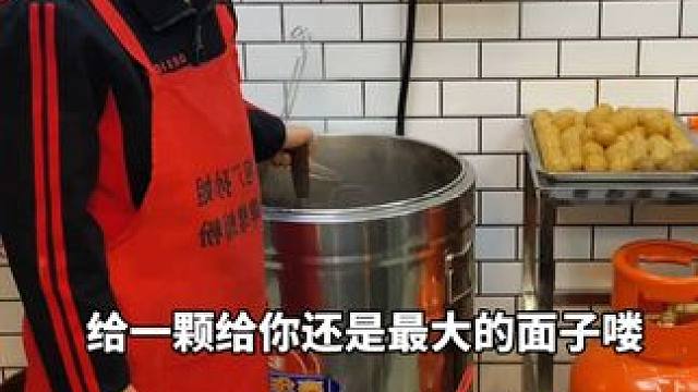 阿姨几百万粉丝，一人送一颗螺蛳粉就多少了？#螺蛳粉 #美食趣胃计划