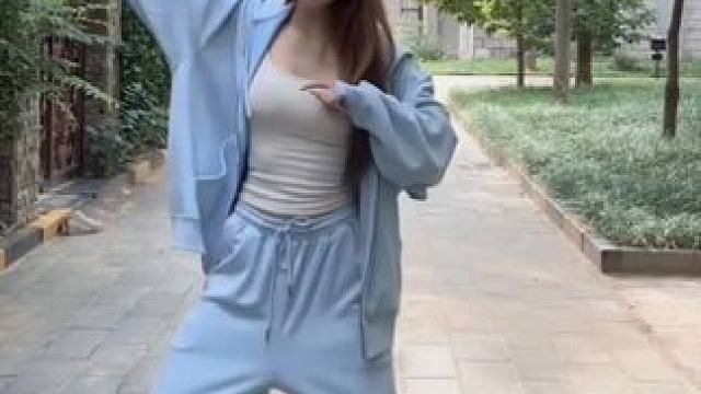 拍完发现 后边有只人类幼崽哈哈哈#浅跳一下 #emergency