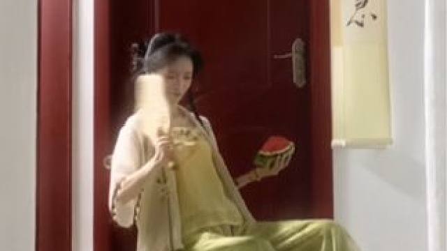 这个天气跟西瓜也太配了叭！！！ #古典舞 #歌曲牡丹亭外 #国风古韵