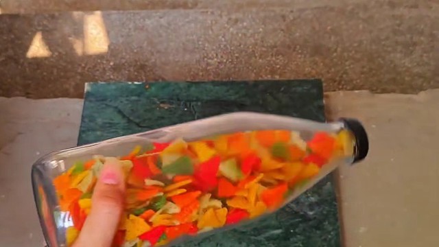 楼梯滚瓶子爆破解压时刻