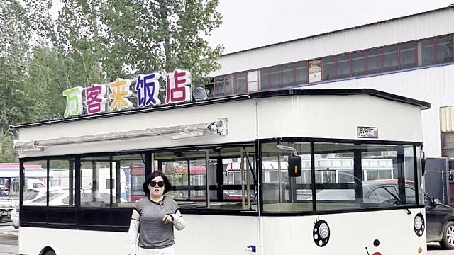 超大移动餐车发车