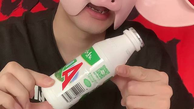 国服猪八戒喝AD钙奶