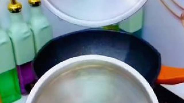 家里厨房少不了这个不锈钢漏斗，不仅能过滤油渣，还能分装各种吃的喝的，真是家家必备呀#不锈钢漏斗  #