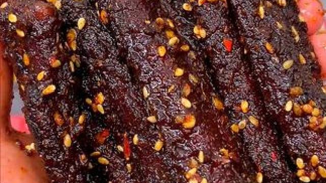 这个爆辣鸭翅中真的特别辣特别香，吃一口就爱上了，根本停不下来#鸭翅 #好吃到停不下来 #零食推荐