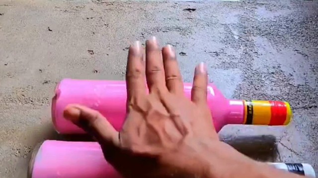 楼梯滚瓶子爆破解压时刻