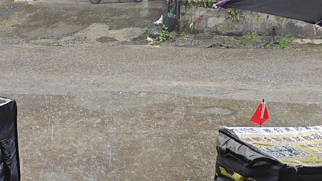 外卖佬的雨中漫步