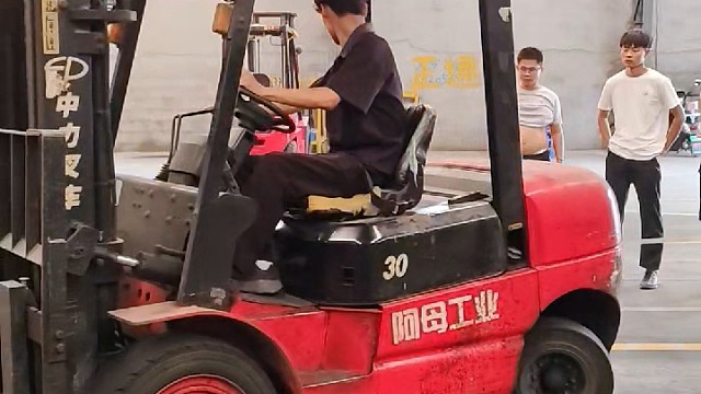 暑假学叉车，科目二场地练车