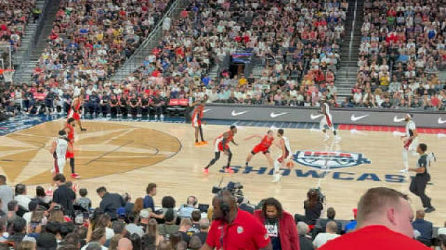 库里美国队第一个运动战进球！